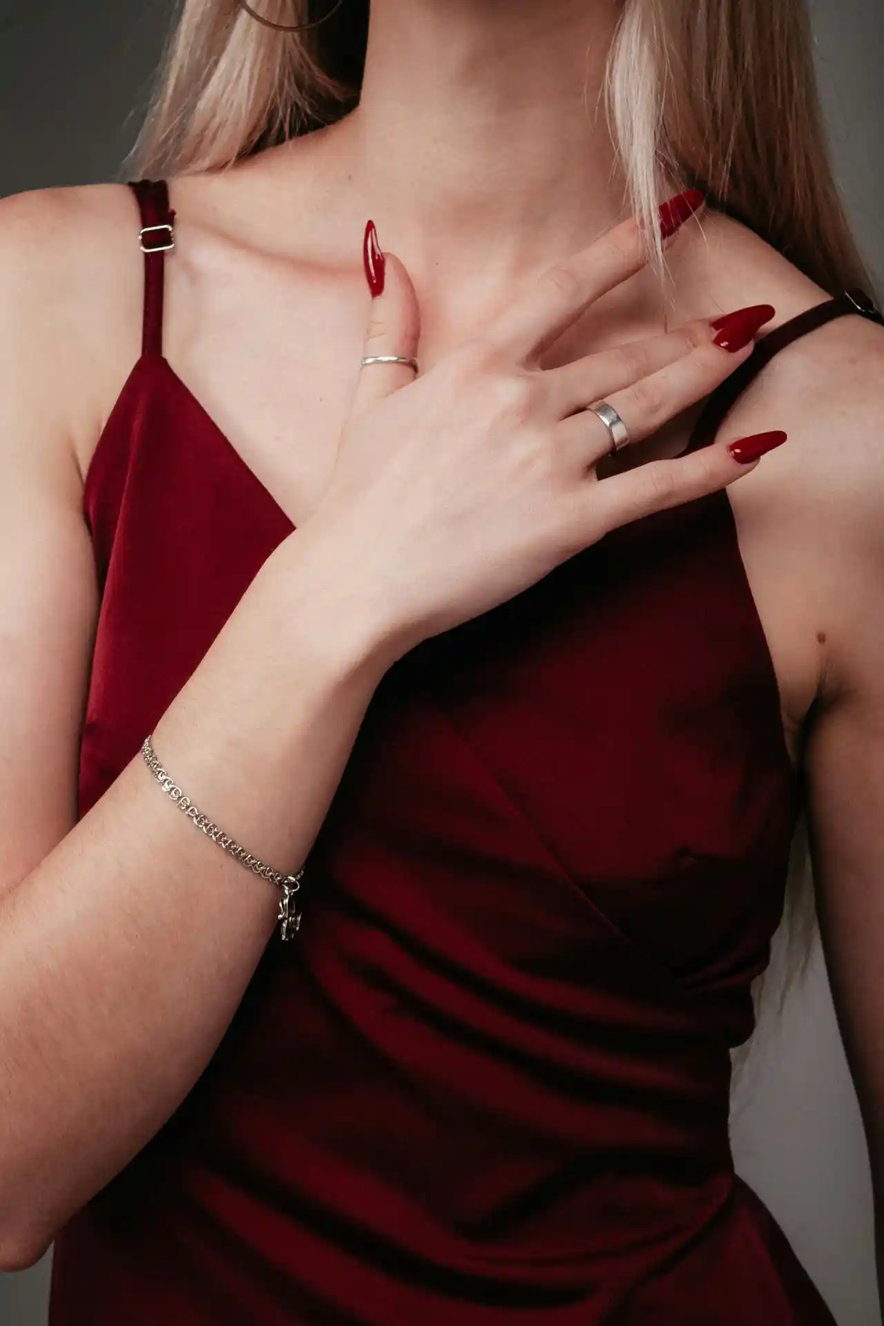 What Color Nails Go with Burgundy Dress – Shades that Complement It